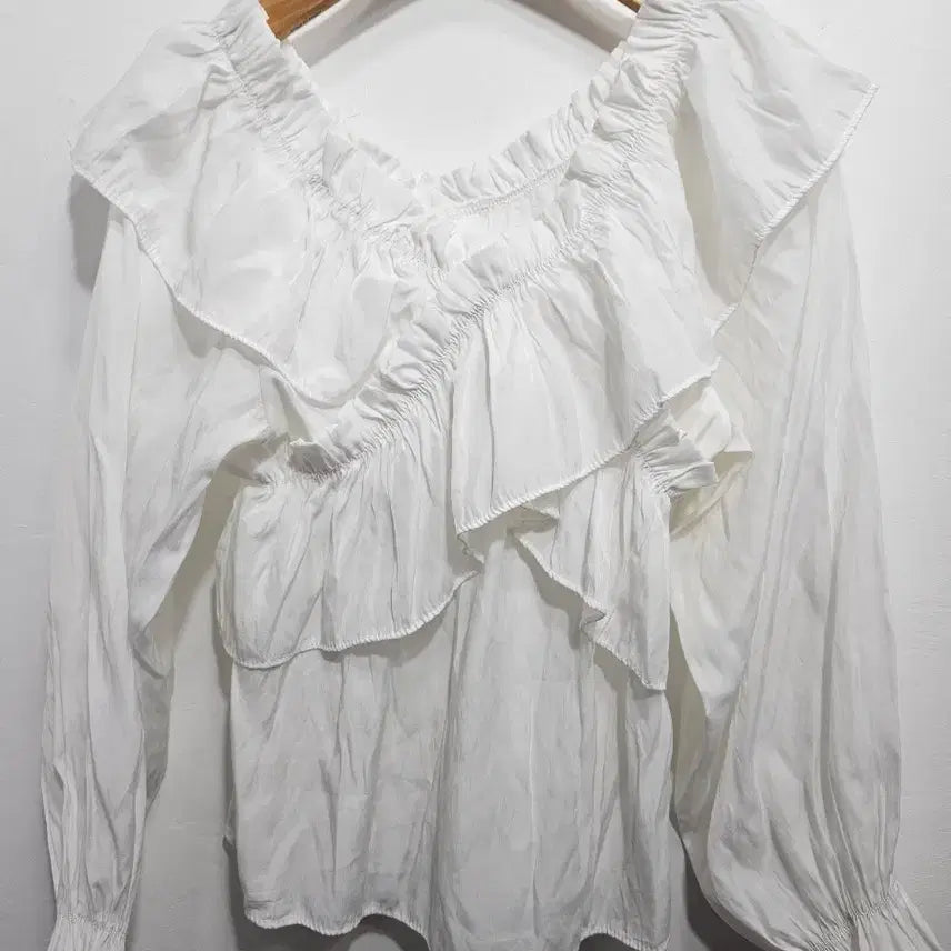 [BUNJANG] White Frill Long Sleeve Blouse / 화이트 프릴 블라우스 긴팔