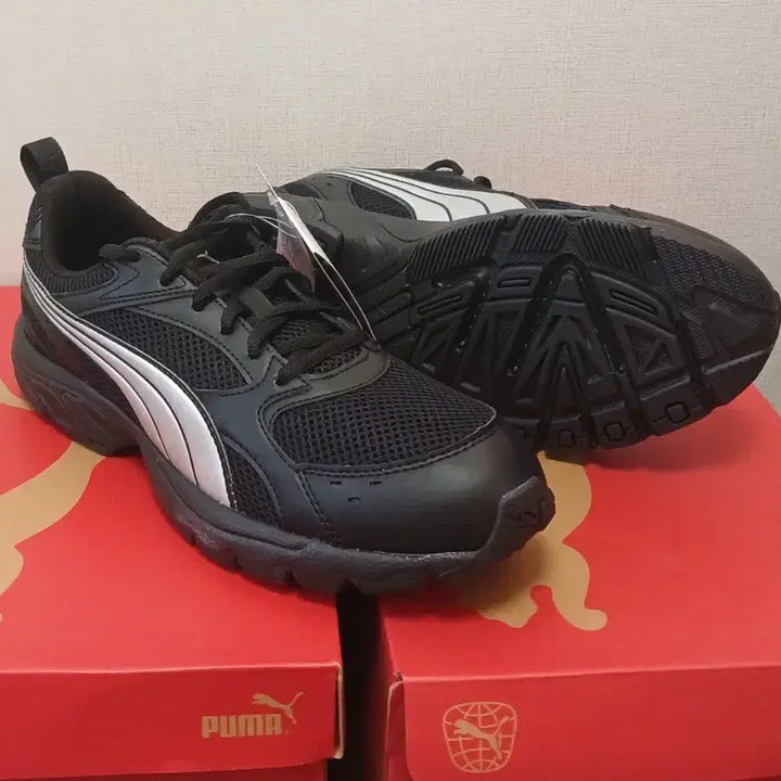[BUNJANG] Puma All-Black Hiking/Trekking Shoes (260) / [새제품] 퓨마 운동화 (260)