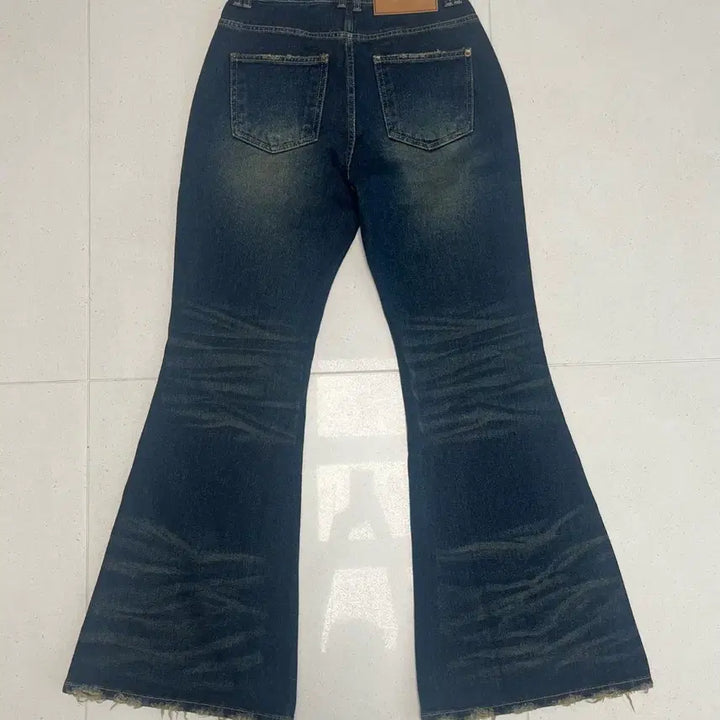 [BUNJANG] ESC STUDIO Bootcut Jeans / ESC STUDIO 부츠컷 청바지