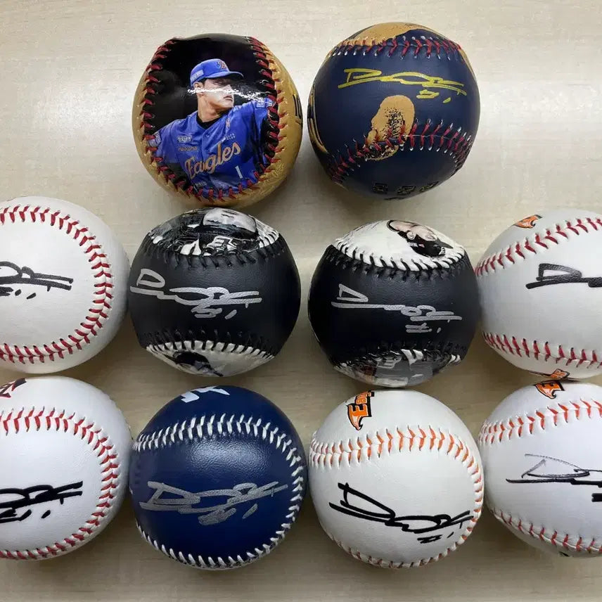 [BUNJANG] Moon Dong-ju Autographed Baseball Collection / 한화이글스 문동주 기념구 싸인볼 일괄