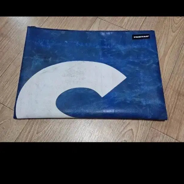 [BUNJANG]  Freitag Pouch Blue White Clutch / 새제품 프라이탁 파우치 블루 화이트 클러치