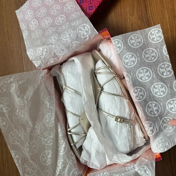 [BUNJANG] Tory Burch Gold Flat Sandals / 토리버치 금색 샌들 플랫 슈즈245-250