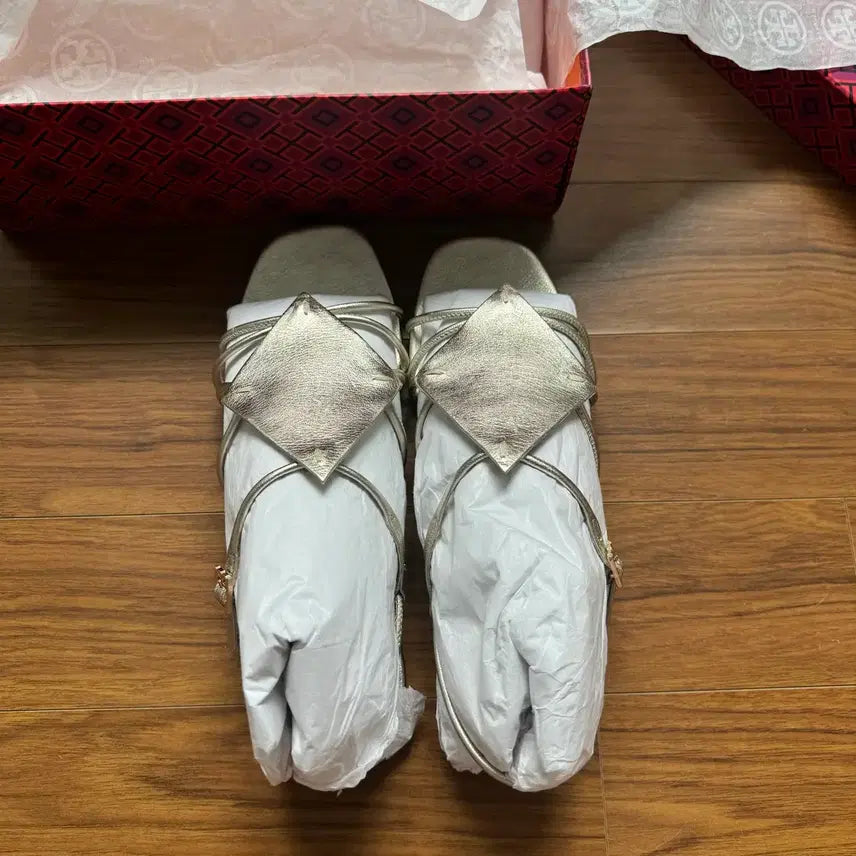 [BUNJANG] Tory Burch Gold Flat Sandals / 토리버치 금색 샌들 플랫 슈즈245-250