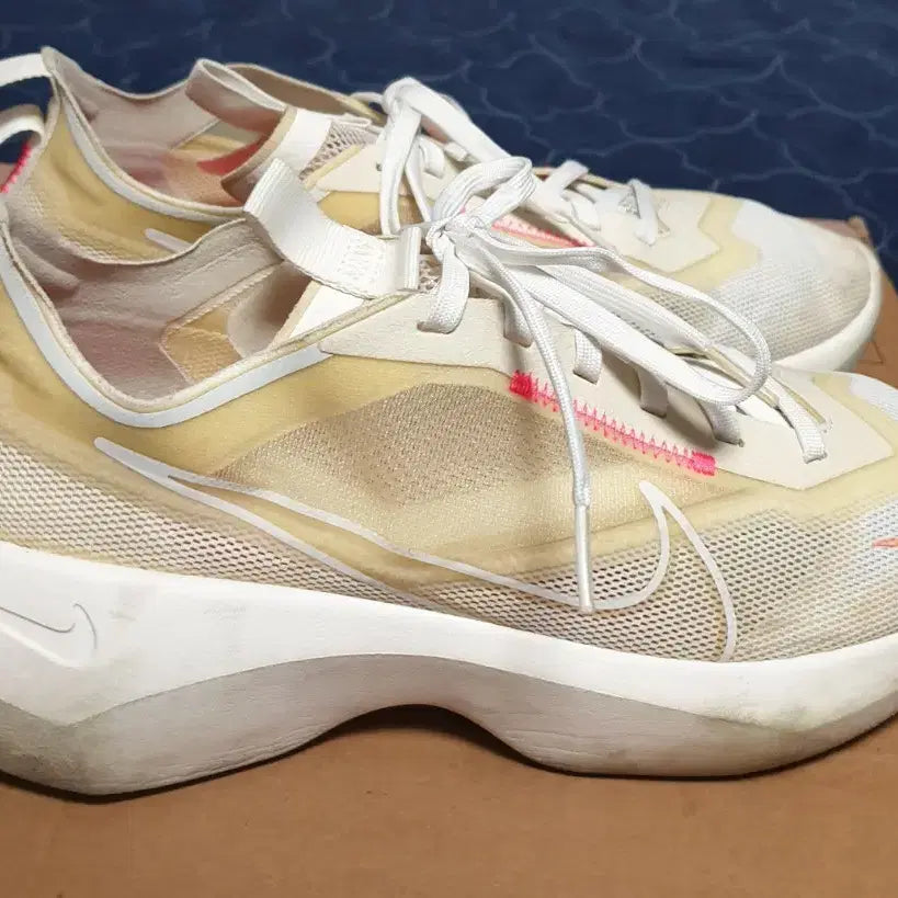 [BUNJANG] Nike Vista Lite Mesh Running Shoes White Crimson / (품절) 나이키 비스타 라이트 매쉬 런닝화 화이트 크림슨 (270)