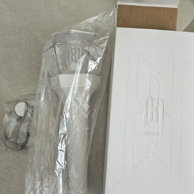 [BUNJANG] Monsta X Official Lightstick Ver.3 + Hood Set / 몬스타엑스 응원봉 Ver.3 + 후드 미사용 양도