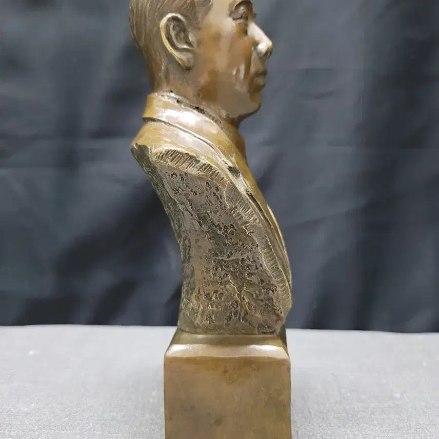 [BUNJANG] Kim Doo-han National Assembly Member Bronze Bust / 김두한 전국회의원 황동흉상