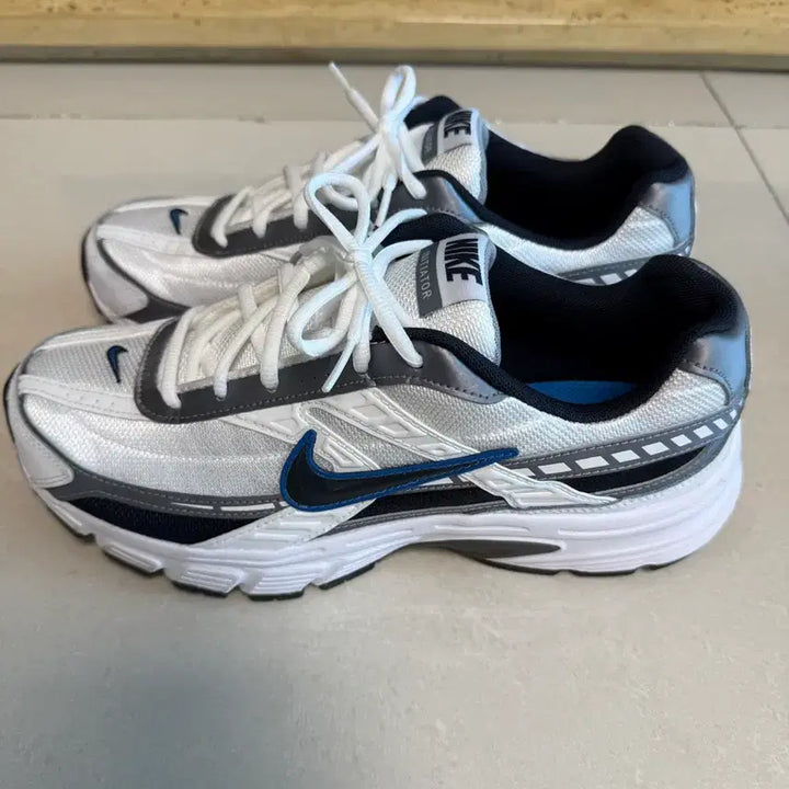 [BUNJANG] Nike Initiator White Obsidian Metallic Cool Grey / 나이키 이니시에이터 화이트 옵시디언 메탈릭 쿨 그레이 280