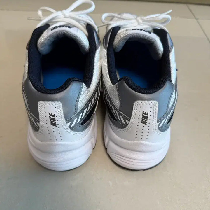 [BUNJANG] Nike Initiator White Obsidian Metallic Cool Grey / 나이키 이니시에이터 화이트 옵시디언 메탈릭 쿨 그레이 280