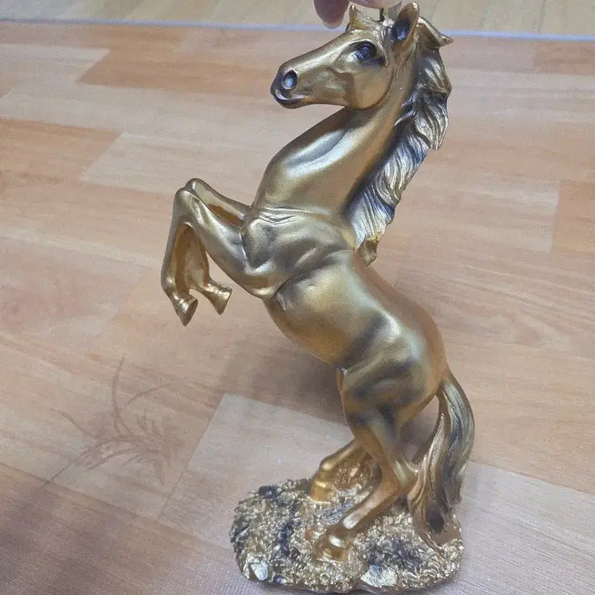 [BUNJANG] Golden Horse Figurine / 황금색 말 장식품 팔아요