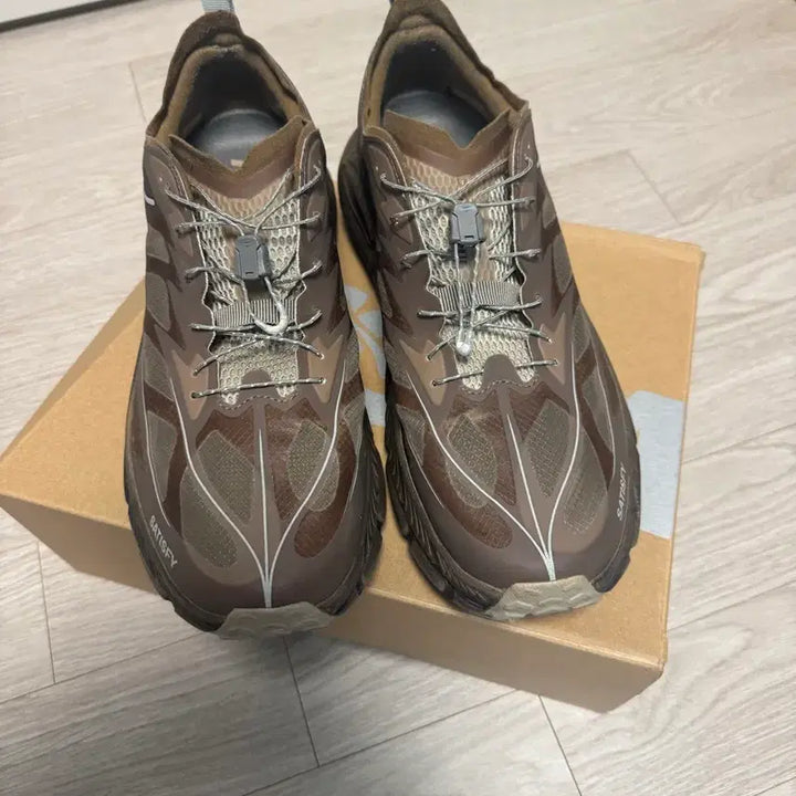 [BUNJANG] Hoka x Satisfy Mafate Speed 4 Light Rubber / 호카 x 새티스파이 마파테 스피드 4 라이트 러버