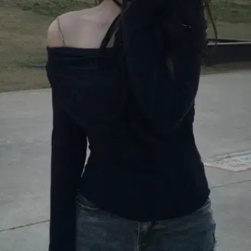[BUNJANG] Black Off-Shoulder Top / 검은색 오프숄더 블랙