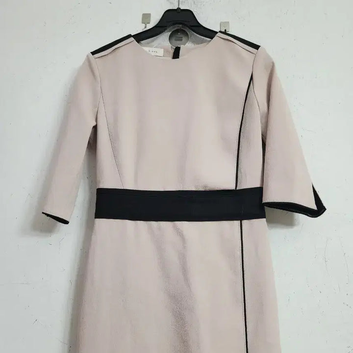 [BUNJANG] MICHAA Beige and Black Color Block Slim Fit Dress / 미샤베이지 블랙 배색 슬림핏 원피스