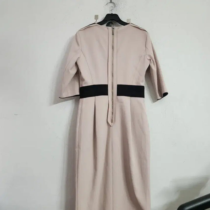 [BUNJANG] MICHAA Beige and Black Color Block Slim Fit Dress / 미샤베이지 블랙 배색 슬림핏 원피스