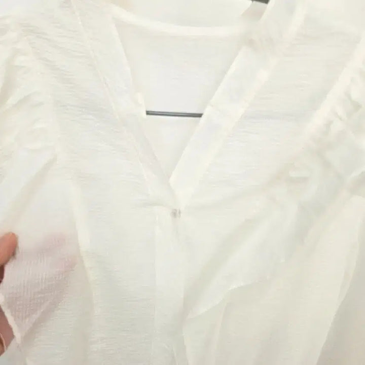 [BUNJANG] Frill Seersucker Blouse / 프릴 시어서커 바스락 블라우스