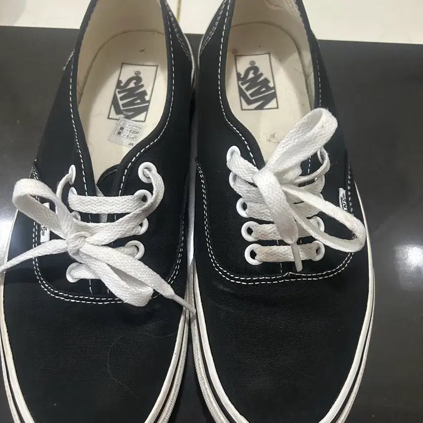 [BUNJANG] Vans Authentic Black Sneakers / 반스