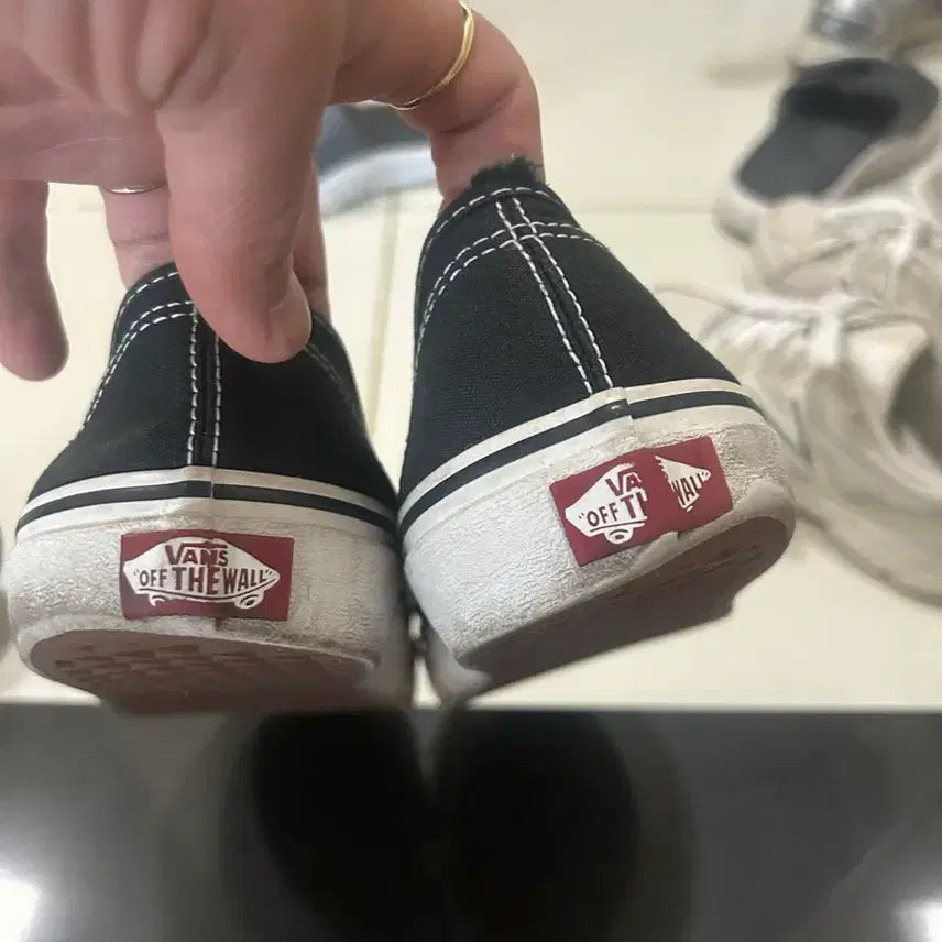 [BUNJANG] Vans Authentic Black Sneakers / 반스