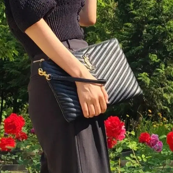 [BUNJANG] Saint Laurent New Medium Clutch Bag Black Gold Hardware / 입생로랑 생로랑 뉴미듐 클러치/클러치백 정품S급(보증서O)
