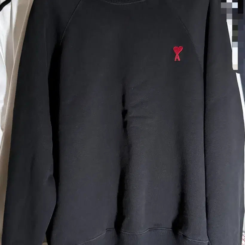 [BUNJANG] AMI Small Heart Logo Sweatshirt Black / 아미 스몰 하트 로고 스웨트셔츠 블랙