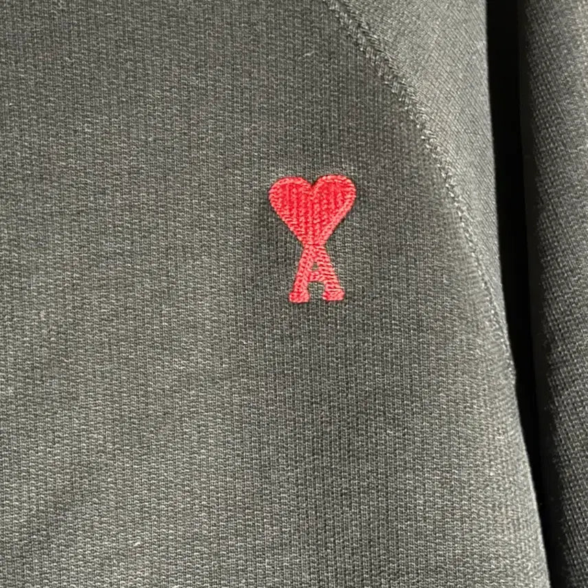 [BUNJANG] AMI Small Heart Logo Sweatshirt Black / 아미 스몰 하트 로고 스웨트셔츠 블랙