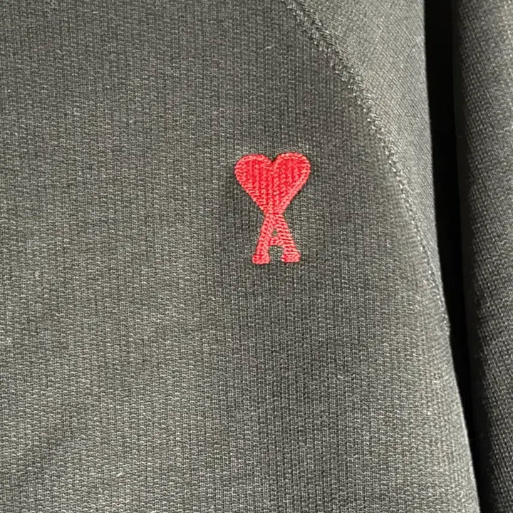 [BUNJANG] AMI Small Heart Logo Sweatshirt Black / 아미 스몰 하트 로고 스웨트셔츠 블랙
