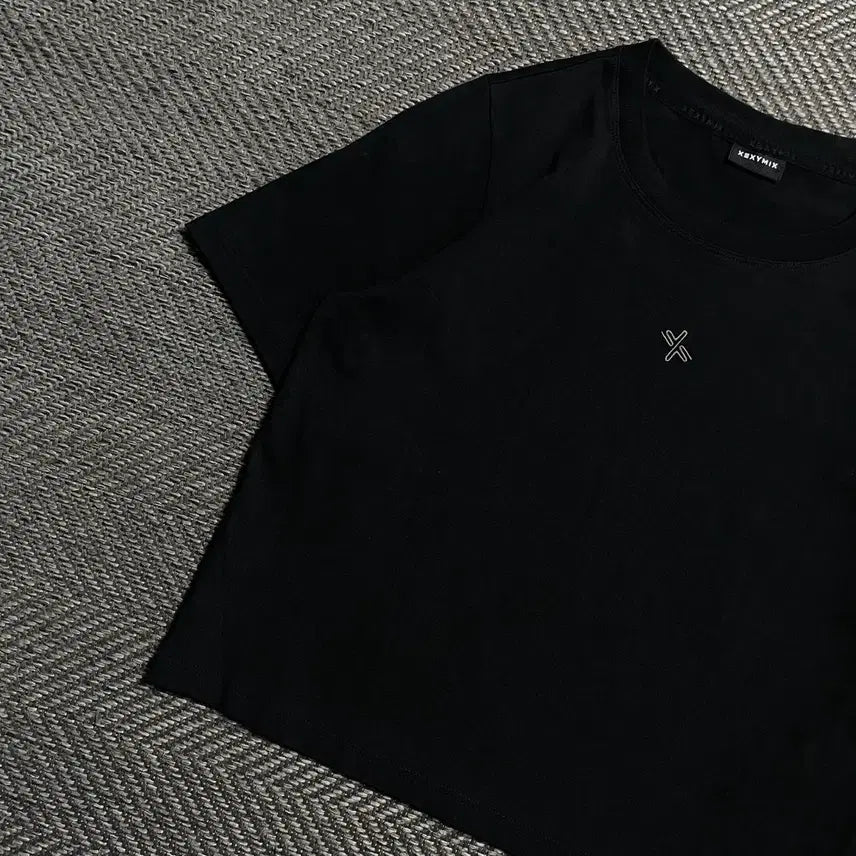 [BUNJANG] XEXYMIX Center Logo Crop Short Sleeve T-Shirt Black / 젝시믹스 센터로고 크롭 반팔 티셔츠 블랙o 5548