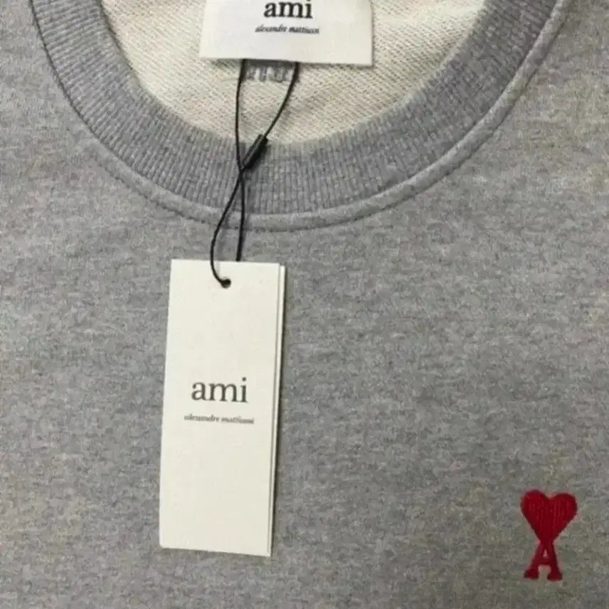 [BUNJANG] AMI Small Heart Logo Sweatshirt / 아미 스몰 하트 로고 맨투맨