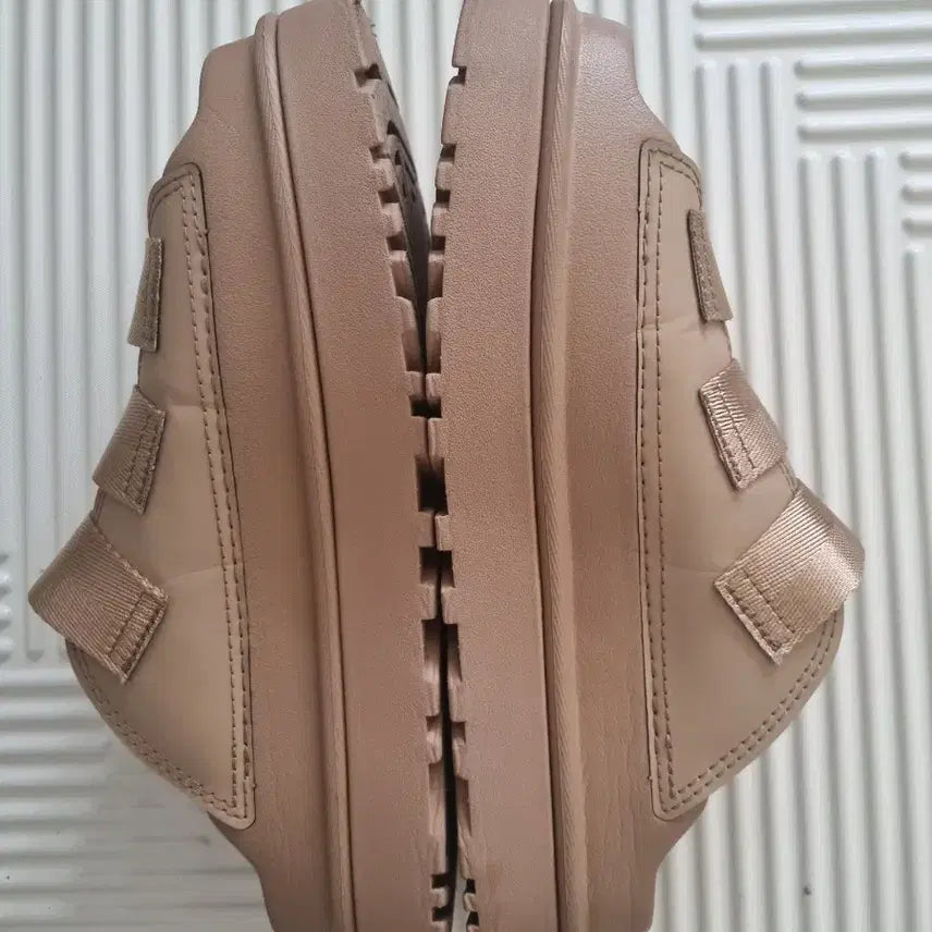 [BUNJANG] UGG GoldenGlow Slide Sandals (Size 240/US7) / [26신상/백화점정품] 어그 골든글로우 슬라이드 240