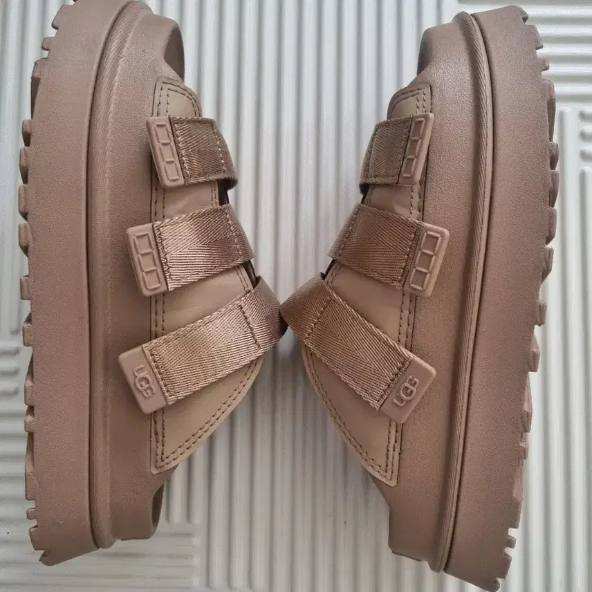[BUNJANG] UGG GoldenGlow Slide Sandals (Size 240/US7) / [26신상/백화점정품] 어그 골든글로우 슬라이드 240