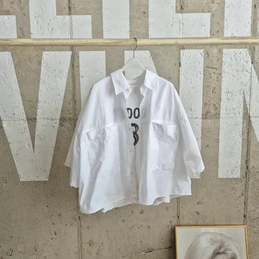 [BUNJANG] Oversized White Short-Sleeve Shirt with Pocket Detail / 넉넉하게 세련되게 반팔셔츠