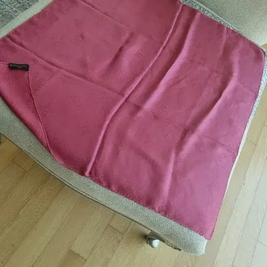 [BUNJANG] Louis Vuitton Authentic Pink Silk Scarf Size 67 / 루이비통 정품 핑크 실크스카프 67사이즈
