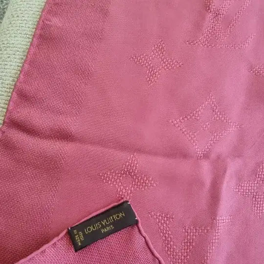 [BUNJANG] Louis Vuitton Authentic Pink Silk Scarf Size 67 / 루이비통 정품 핑크 실크스카프 67사이즈