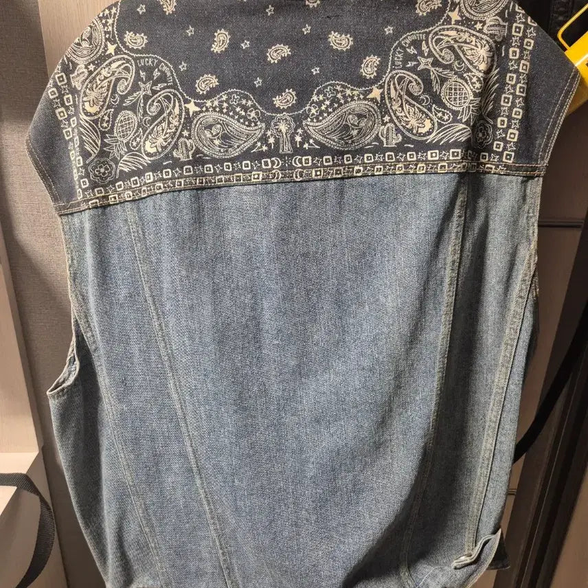 [BUNJANG] Lucky Chouette Vest / 럭키슈에뜨 베스트