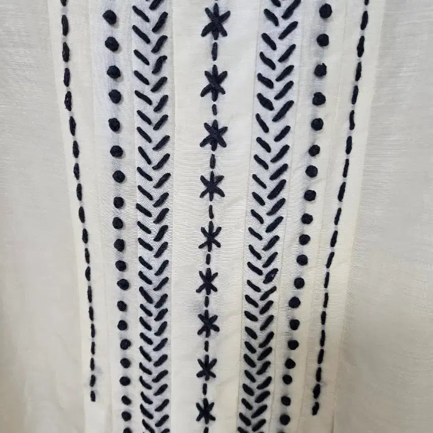 [BUNJANG] Max Mara Ivory Embroidered Blouse (Size 55-66) / 막스마라 블라우스 55_66