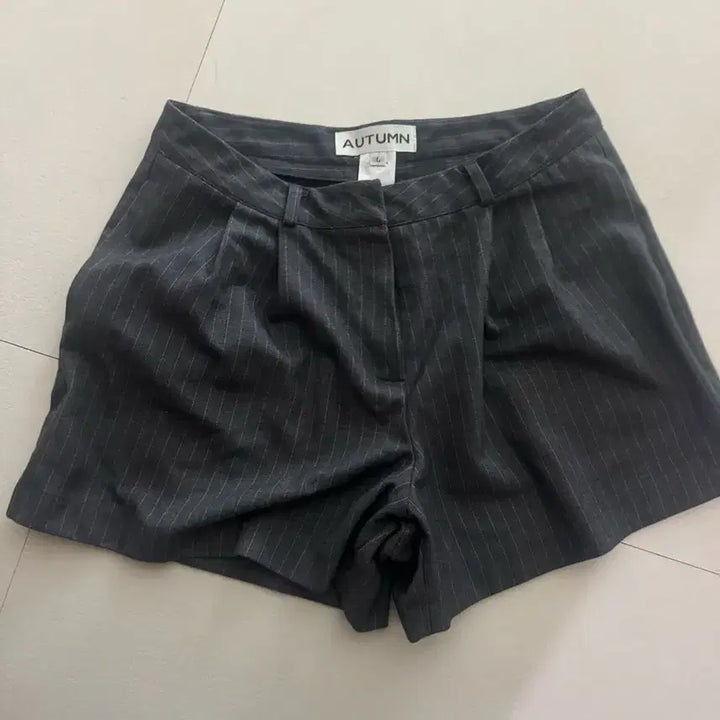 [BUNJANG] AUTUMN Striped Shorts - Size L / AUTUMN 스트라이프 반바지 L