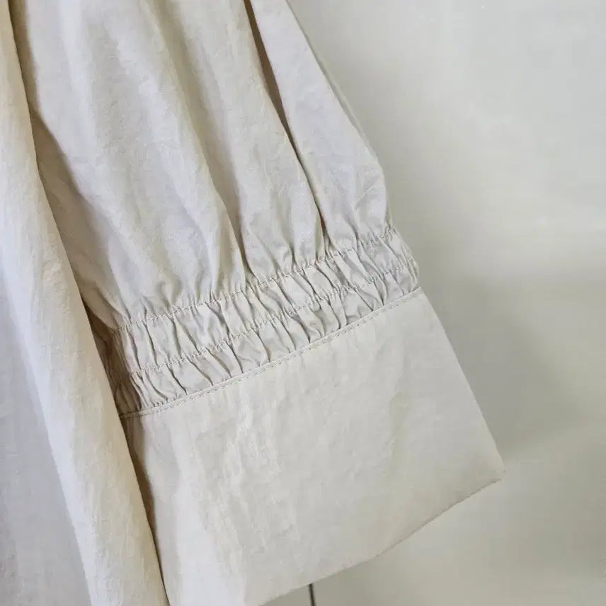 [BUNJANG] Ivory 5-Sleeve Shirt Blouse / 아이보리 셔츠 블라우스 5부 소매