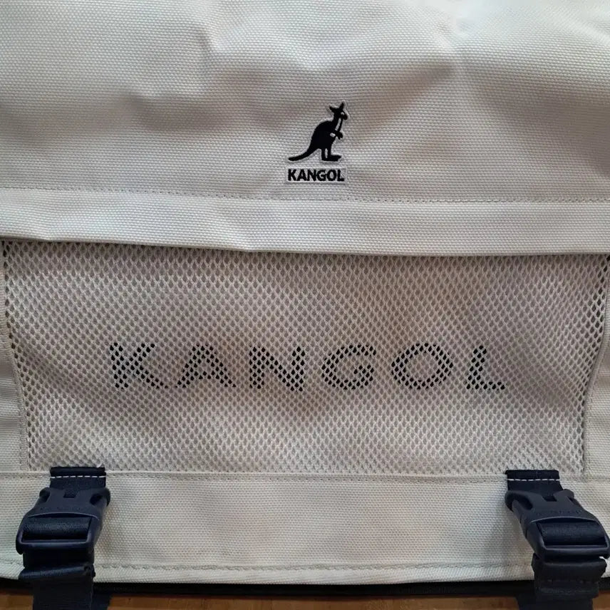 [BUNJANG] Kangol Messenger Bag Ivory / 캉골 메신저백 아이보리