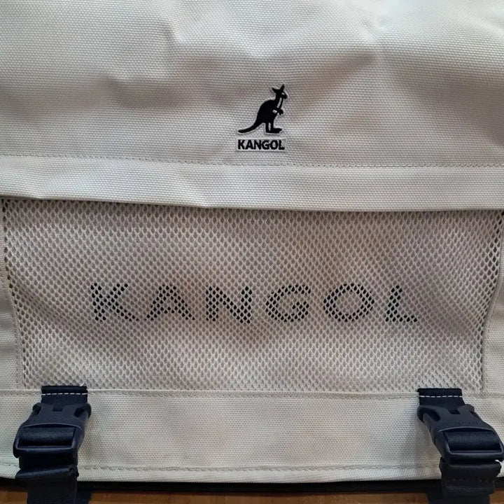 [BUNJANG] Kangol Messenger Bag Ivory / 캉골 메신저백 아이보리