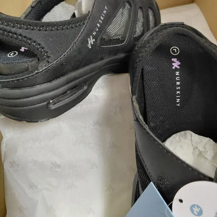 [BUNJANG] NulSkin Black Mesh Nursing Shoes L (240-245) / 널스키니 블랙 메쉬 간호화 L(240-245)
