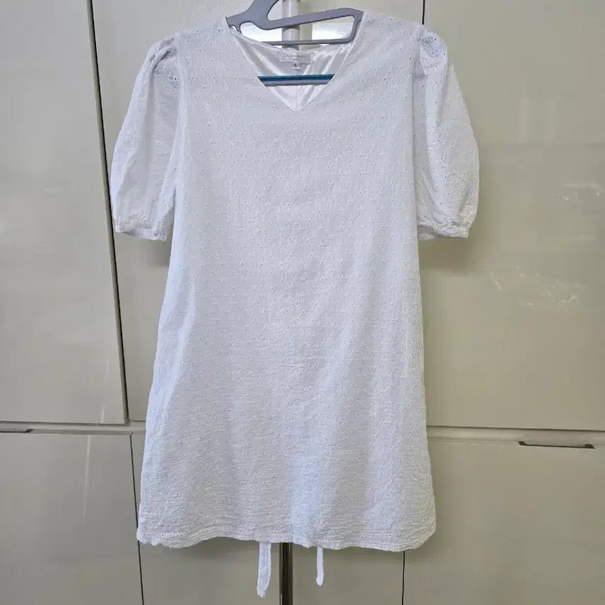 [BUNJANG] White Punching Short Sleeve Mini Dress / 화이트 펀칭 반팔 미니 원피스