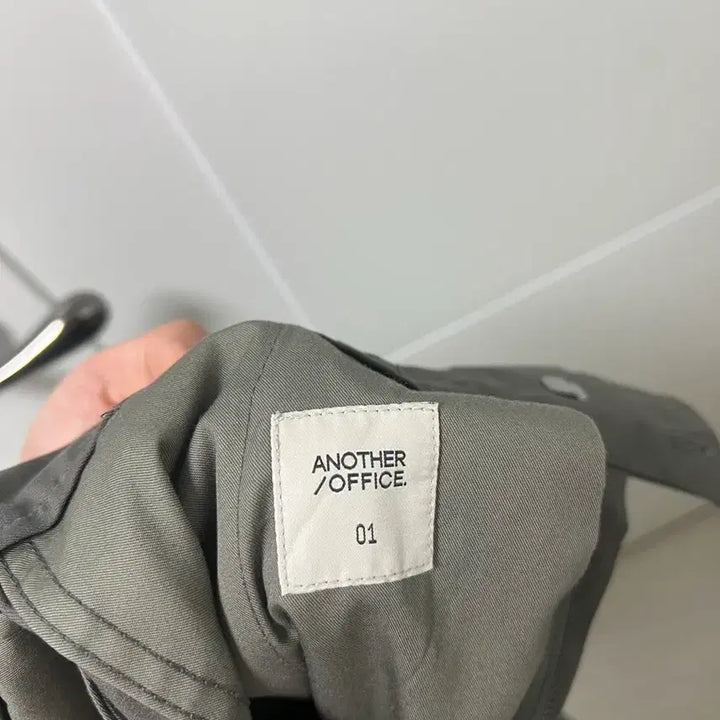 [BUNJANG] Another Office Santiago Slacks Olive Gray / 어나더오피스 산티아고 슬랙스 올리브그레이 01