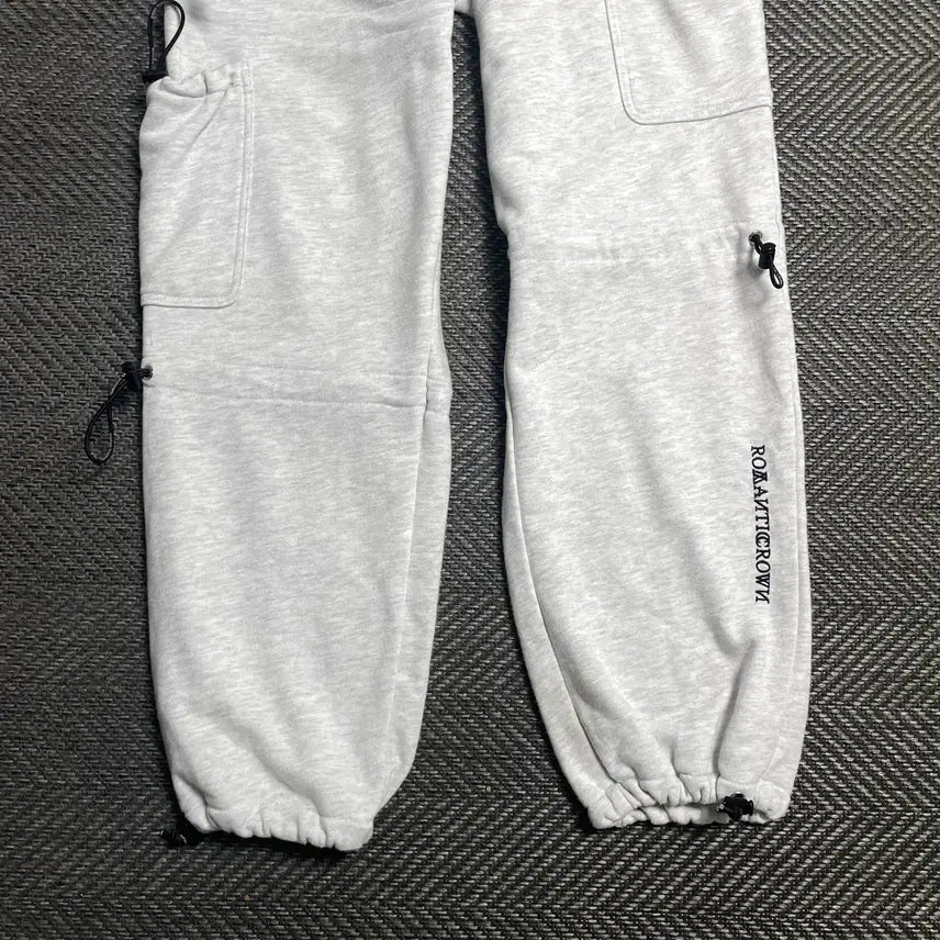 [BUNJANG] Romantic Crown Unbalanced Pocket Cargo Sweatpants / 로맨틱 크라운 언발란스 포켓 카고 스웻 팬츠 y 5551