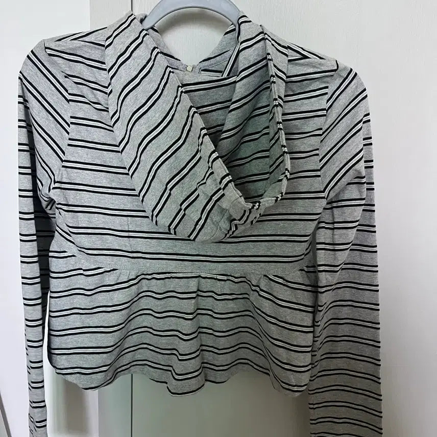 [BUNJANG] Black Up Betty Stripe Frill Hooded Zip-Up (Gray) / 블랙업 베티 스트라이프 프릴 후드집업그레이 새상품
