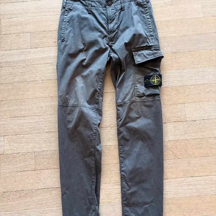 [SOLD OUT] 스톤아일랜드 카고 바지 다크 그레이