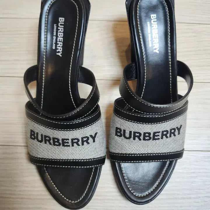 [BUNJANG] Burberry Authentic Mule Slippers / 정품 버버리 뮬 슬리퍼