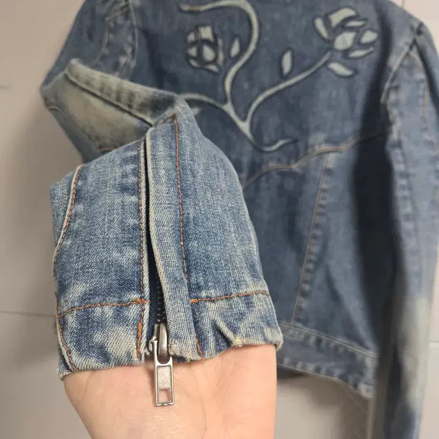 [BUNJANG] JILL STUART Rose Appliqué Western Denim Jacket / [정품/희귀] 질스튜어트 장미 아플리케 웨스턴 데님 자켓 (Y2K 무드)