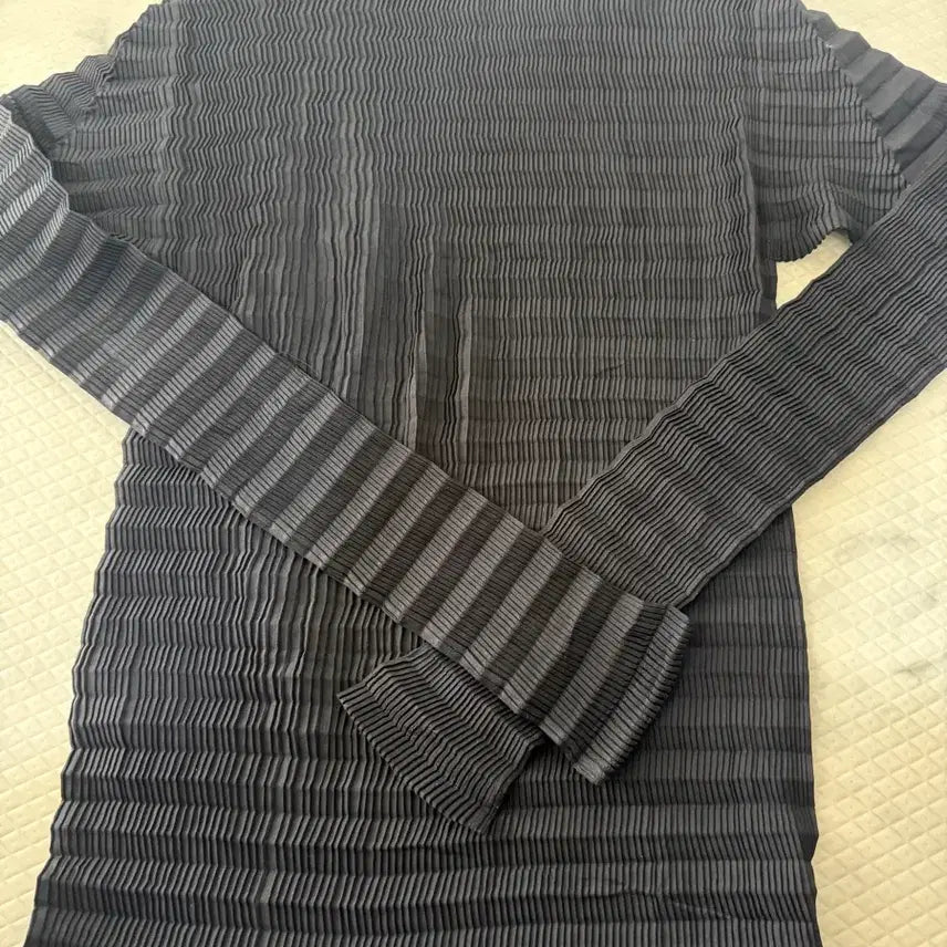 [BUNJANG] Issey Miyake Pleats Long Sleeve T-Shirt / 이세이미야케 플리츠 긴팔 티셔츠