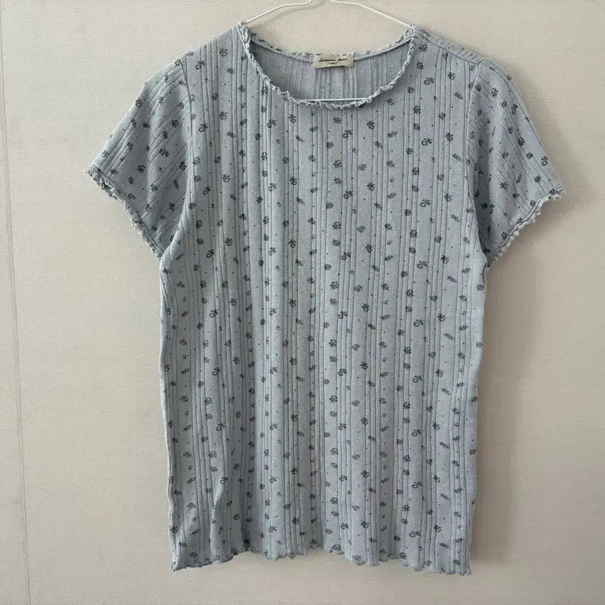 [BUNJANG] Samanthamos Floral Short-Sleeved T-shirt / 사만사모스 잔꽃 반팔티~~