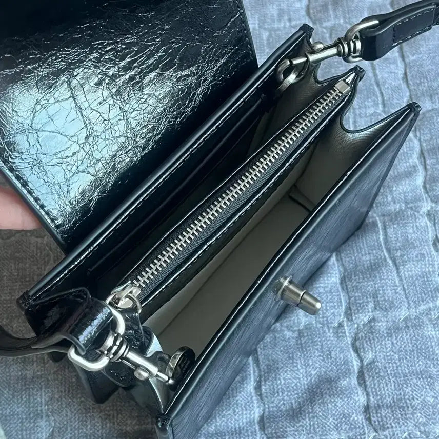 [BUNJANG] Kishning Travel Mini Crossbody Bag / 키시닝 트래블 미니 크로스백