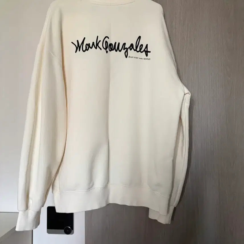 [BUNJANG] Mark Gonzales x Whosbag Ivory Sweatshirt / 마크 곤잘레스 와릿이즌 아이보리 맨투맨