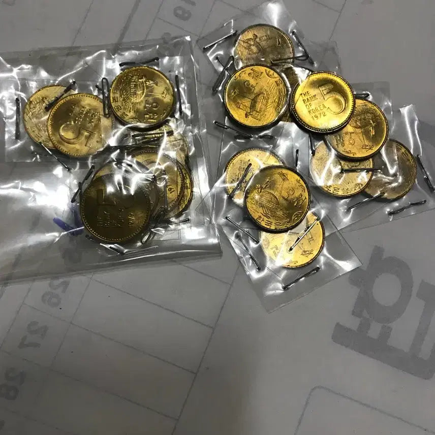 [BUNJANG] Bank of Korea 1972 &amp; 1979 5 Won Coins Bundle / 한국은행 72년.79년 5원동전 판매